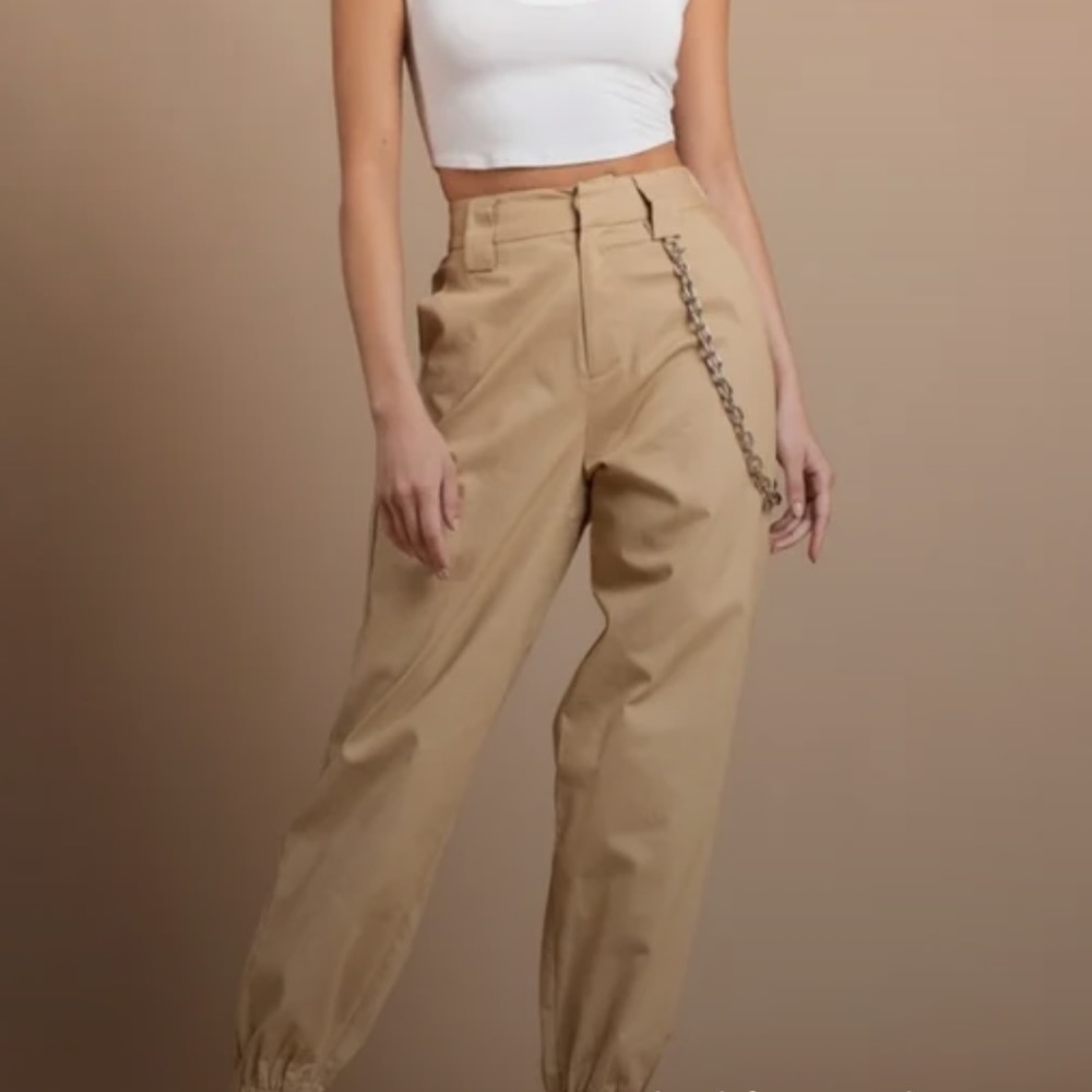 I am Gia brown cargo pants